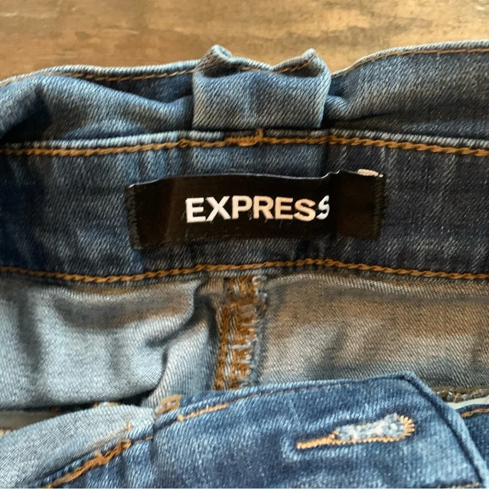Super High Waist shortie denim shorts with belt - Picture 4 of 9